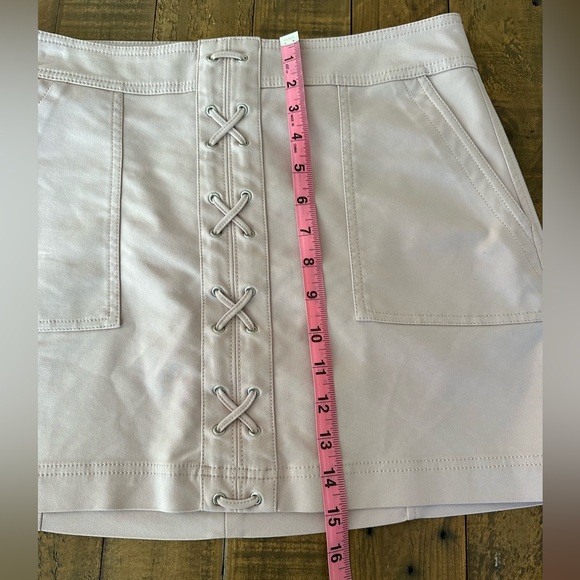 Express Women’s Blush Colored Mini skirt - Size 8 - Picture 7 of 7